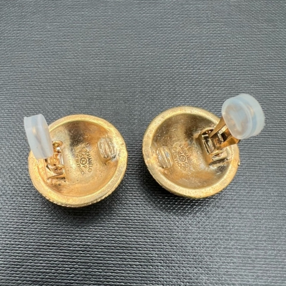 Authentic Chanel 24k gold plated clips plated clip on earrings ❤️ - Picture 2 of 6